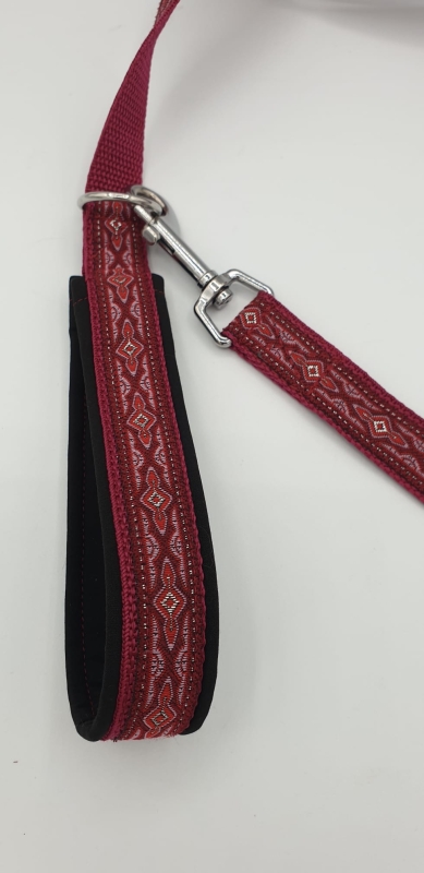 bordeaux-rote Leine mit weicher Handschlaufe